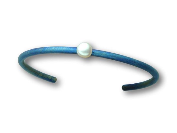 Bracciale in titanio curvo